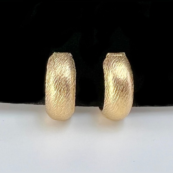 Emmons Gold Tone Hoop Clip on Earrings - Picture 1 of 5